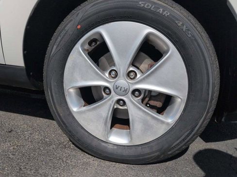 Used 2014 Kia Soul FWD image 32