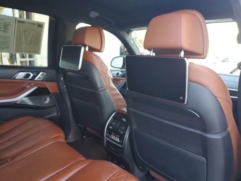 Used 2019 BMW X7 xDrive50i w/ Dynamic Handling Package image 25