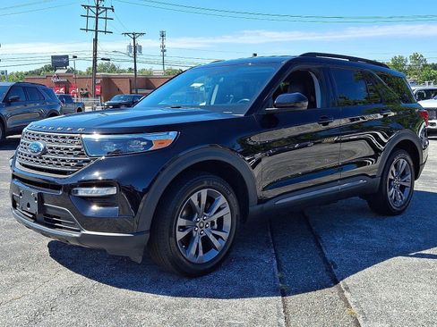 Used 2023 Ford Explorer XLT w/ Equipment Group 202A AWD/4WD image 3