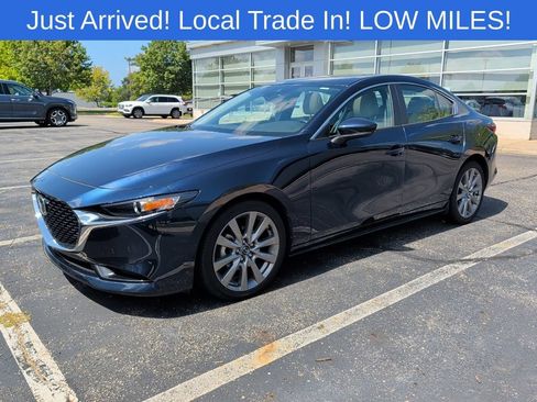 Used 2022 MAZDA MAZDA3 s FWD image 1