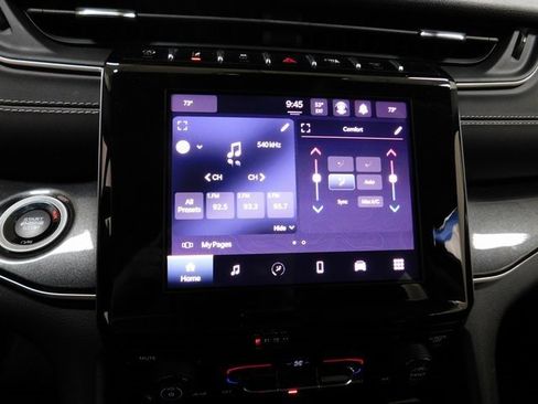 Used 2022 Jeep Grand Cherokee Laredo image 27