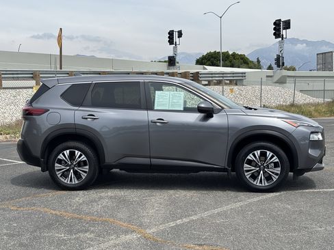 Used 2023 Nissan Rogue SV FWD image 2