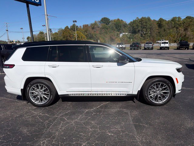 Used 2025 Jeep Grand Cherokee L Summit w/ Advanced Protech Group IV AWD/4WD image 3