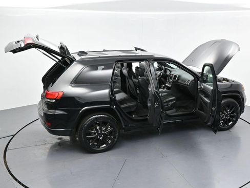 Used 2017 Jeep Grand Cherokee Altitude AWD/4WD image 41