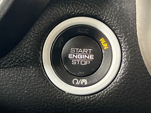 Used 2019 RAM 1500 Laramie image 24