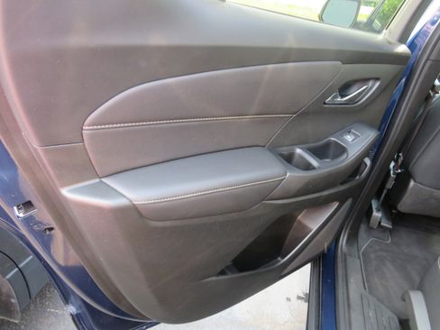 Used 2022 Chevrolet Traverse LT w/ LT Premium Package image 12