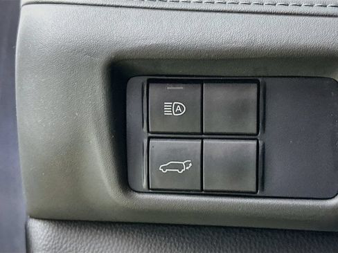 Used 2021 Toyota Highlander XLE FWD image 12