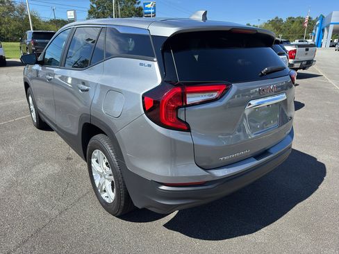 Used 2024 GMC Terrain SLE image 7