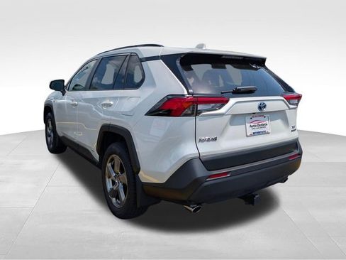 Used 2021 Toyota RAV4 XLE Premium AWD/4WD image 5