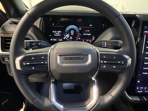 Used 2025 GMC Yukon XL Denali image 39