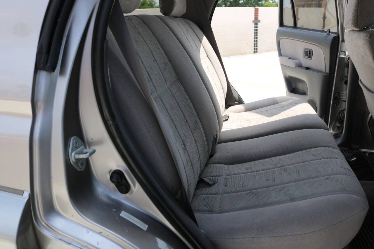 Used 2002 Toyota 4Runner SR5 AWD/4WD image 27