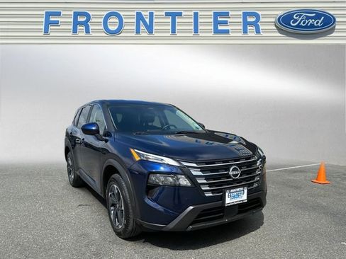 Used 2025 Nissan Rogue SV AWD/4WD image 8