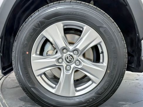 Used 2024 Toyota RAV4 LE AWD/4WD image 25