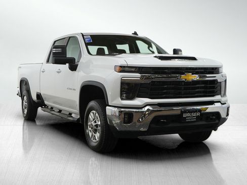 Used 2025 Chevrolet Silverado 2500 LT w/ Convenience Package AWD/4WD image 6