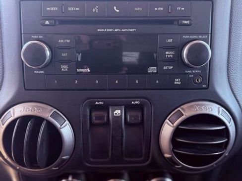 Used 2018 Jeep Wrangler Sport AWD/4WD image 19