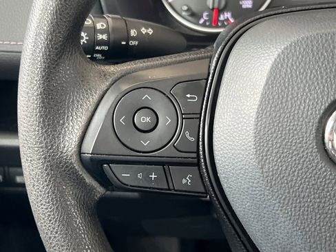 Used 2021 Toyota RAV4 XLE w/ Convenience Package FWD image 26
