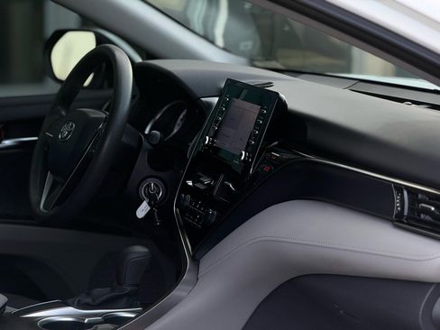 Used 2021 Toyota Camry LE image 15