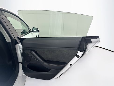 Used 2023 Tesla Model 3 Standard Range RWD image 31