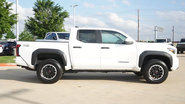 Used 2024 Toyota Tacoma TRD Off-Road AWD/4WD image 10