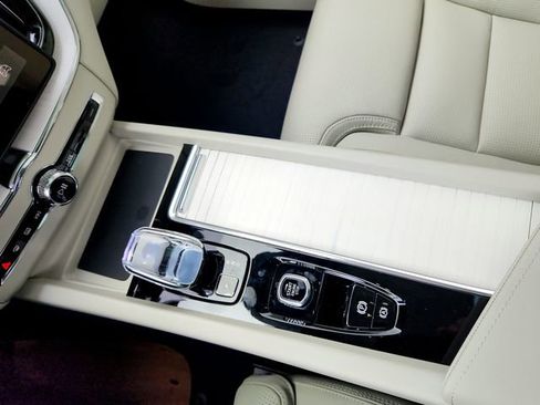 New 2026 Volvo XC60 B5 Ultra w/ Protection Package Premier image 26