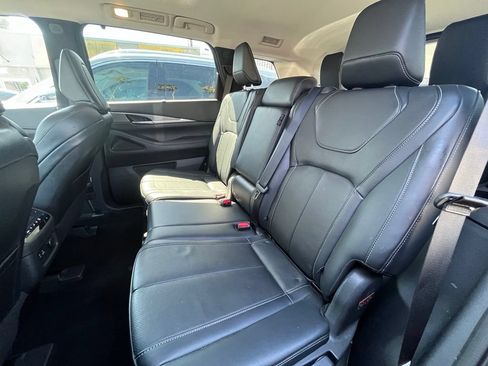 Used 2023 INFINITI QX60 Luxe w/ Cargo Package FWD image 8
