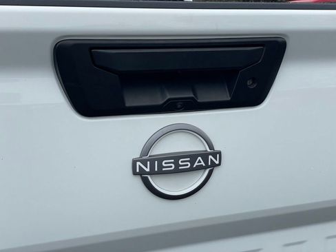 Certified 2022 Nissan Frontier SV image 33