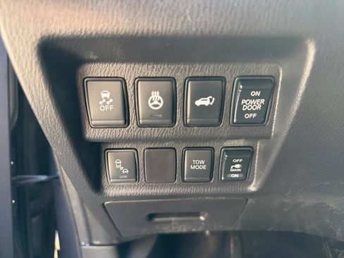 Used 2017 Nissan Pathfinder Platinum w/ Family Entertainment Package AWD/4WD image 31