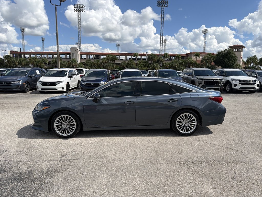 Used 2019 Toyota Avalon Limited FWD image 5
