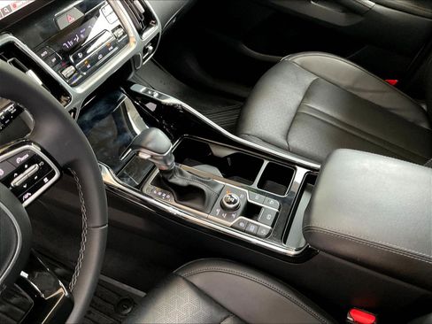 Used 2023 Kia Sorento SX AWD/4WD image 17