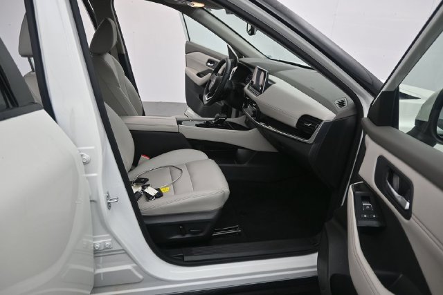 Used 2023 Nissan Rogue SL FWD image 17