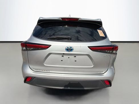 Used 2022 Toyota Highlander XLE AWD/4WD image 8