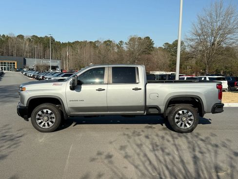 Used 2024 Chevrolet Silverado 2500 Custom w/ Custom Value Package image 2
