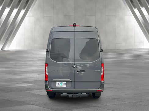 Used 2025 Mercedes-Benz Sprinter 2500 image 5