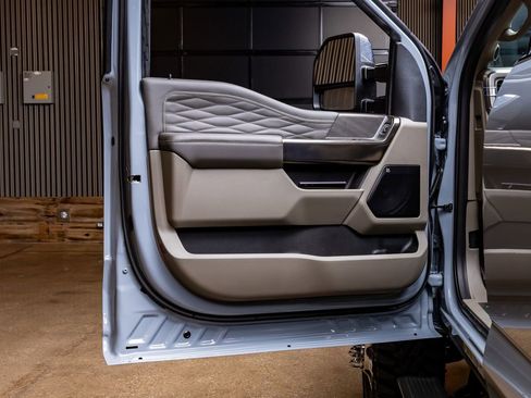 Used 2026 Ford F450 Platinum w/ Platinum Plus Package image 36