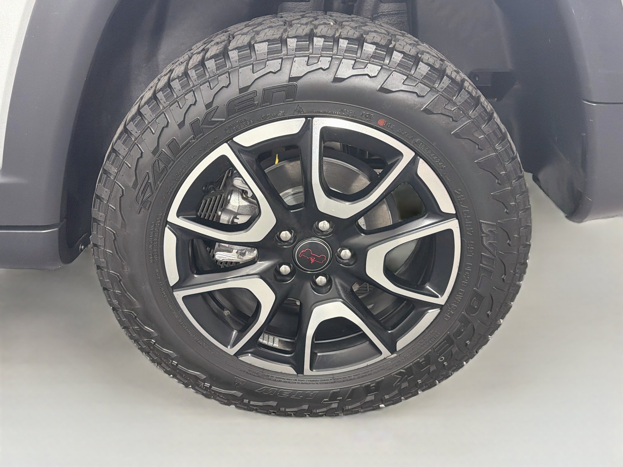 Used 2025 Jeep Compass Trailhawk AWD/4WD image 11