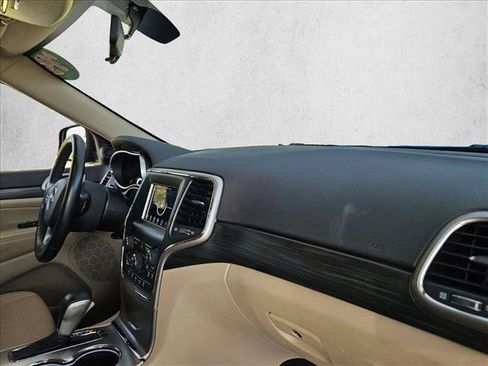 Used 2019 Jeep Grand Cherokee Laredo RWD image 18