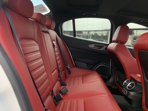 Used 2022 Alfa Romeo Giulia Veloce RWD image 25