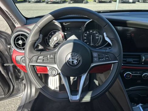 Used 2018 Alfa Romeo Giulia Ti Sport w/ Quick Order Package 22S Sport AWD/4WD image 18