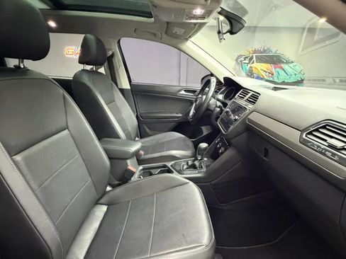 Used 2019 Volkswagen Tiguan SE w/ Panoramic Sunroof Package FWD image 38