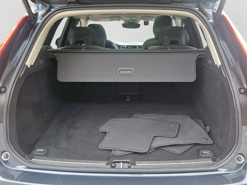 Used 2022 Volvo XC60 B5 Momentum AWD/4WD image 28