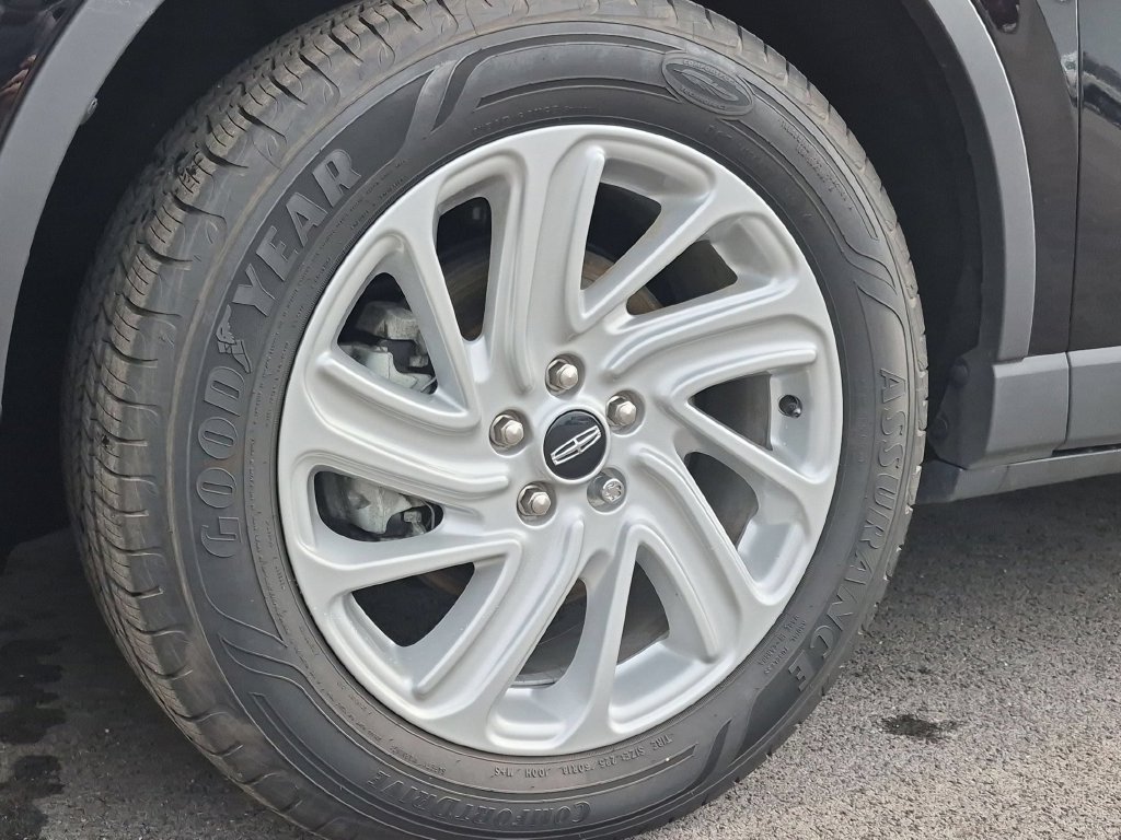 Used 2025 Lincoln Corsair AWD image 24