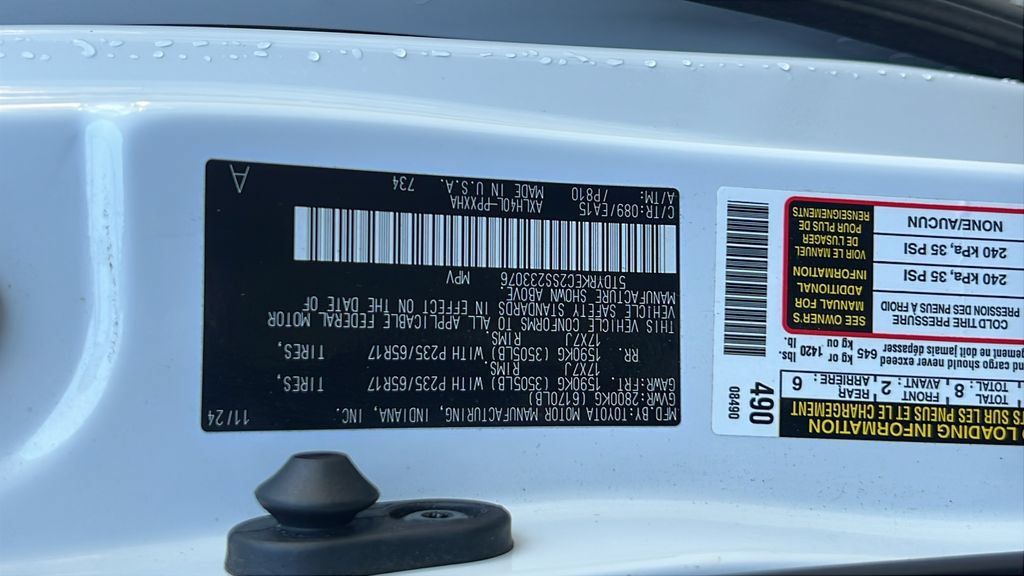 Certified 2025 Toyota Sienna XLE FWD image 25