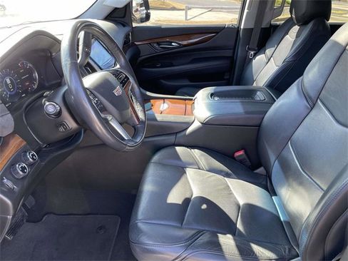 Used 2019 Cadillac Escalade Premium Luxury image 16