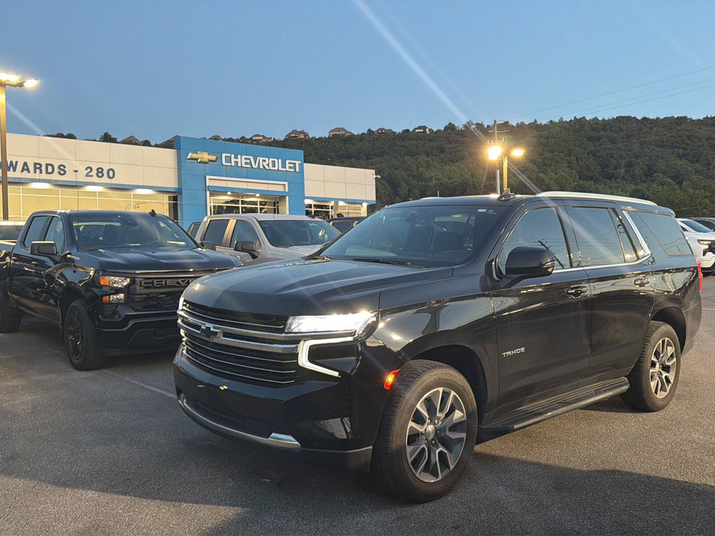 Used 2022 Chevrolet Tahoe LT w/ Luxury Package RWD image 1