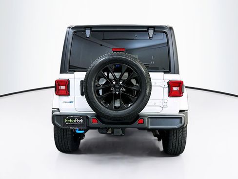 Used 2022 Jeep Wrangler Unlimited Sahara AWD/4WD image 7
