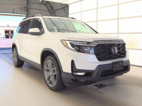 Used 2023 Honda Passport EX-L image 2
