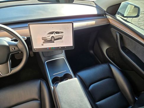 Used 2023 Tesla Model Y Long Range image 17