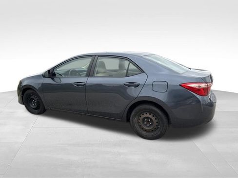 Used 2018 Toyota Corolla LE FWD image 17