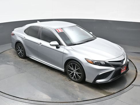 Used 2023 Toyota Camry SE image 34
