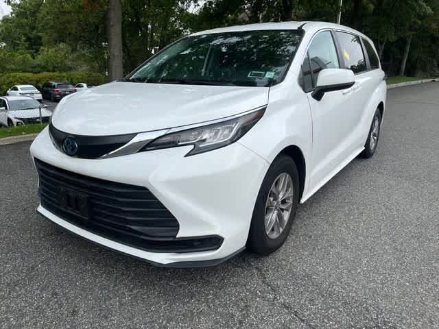 Used 2022 Toyota Sienna LE FWD image 1
